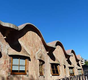 Außenbereich auch mit Gaudis Handschrift