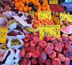 Rundgang durch die Markthalle am Carlsplatz