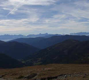 Blick auf die Nockberge und die Karawanken