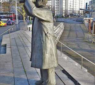Impressionen vom Denkmal „Ankunft und Abschied“