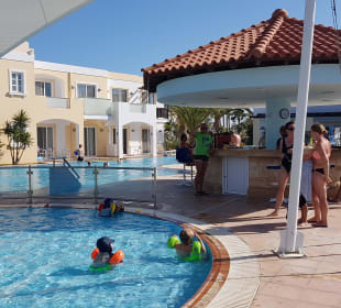 Kinderpool mit Sonnensegel mit Poolbar 3
