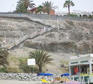 Blick vom Strand hoch zur Prommenade