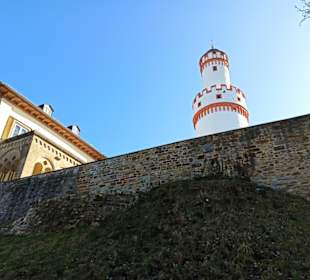 An der Schlossanlage