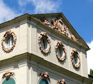 Giebeldetail auf der Parkseite