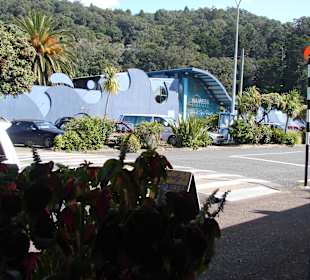 Pohled na lázně z protilehlé kavárničky