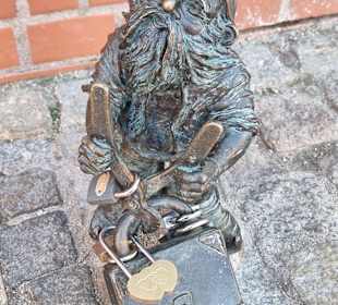 Mit dem Treueschloss.