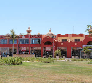 Sklep z normalnymi cenami niedaleko hotelu