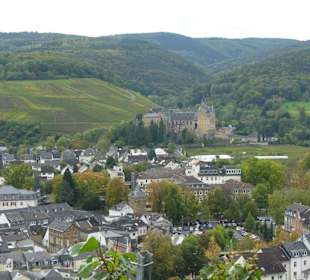 Blick aufs Kloster. Vom Rotweinwanderweg aus