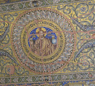 In der Gedenkhalle der Turmruine Gedächtniskirche