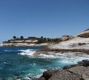 Bucht rechts vom Strand