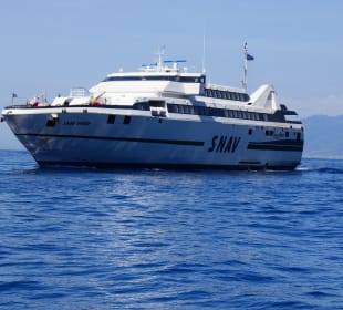 Ein Schiff für Anreise vonNeapel