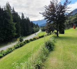 Entlang am großen Garten