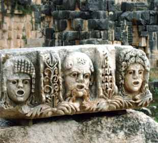 Antike Überbleibsel bei den Felsengräber von Myra