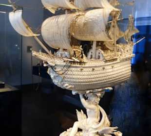 Fregatte aus Elfenbein