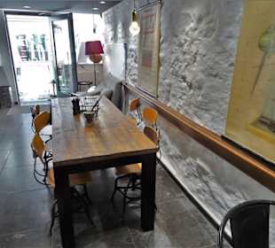 In den Gasträumen des Café Pausenbrot