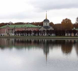 Kuskovo-Ensemble mit See