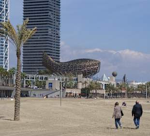Platja Barceloneta mit "Fisch"