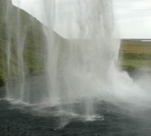 Cascata di Seljalandsfoss 