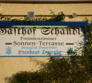 Schild an der Aussenwand
