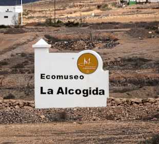 Das Hinweisschild an der Straße