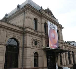 Das Festspielhaus, Blick von der Langen Straße