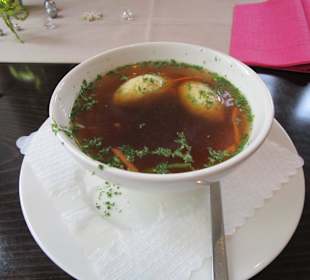 Rinderbrühe vom Tafelspitz mit Grießnockerl