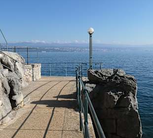 Spaziergang entlang der Promenade Franz Joseph I.