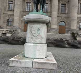 Reiterstandbild Otto I. von Wittelsbach im Hofgart