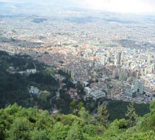 Blick vom Cerro de Monserrate auf Bogotá