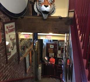 Brick Alley Pub & Restaurant