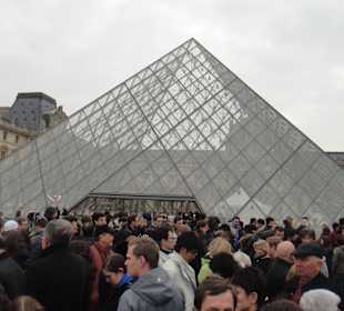 The glass Pyramid and long queue