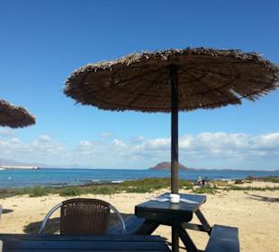 Links im Hintergrund Playa Blanca Lanzarote