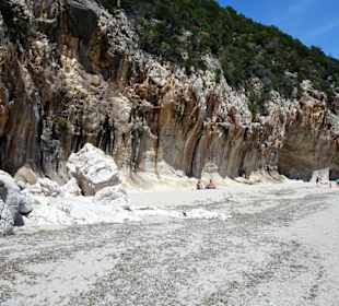 Am Strand der Cala di Luna