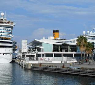 Kreuzfahrtterminal im Hafen Savona