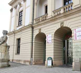 Roland vor dem Eingang zum Ratskeller