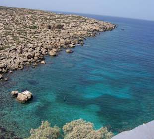 Mittelmeer bei einem Kloster im Westen