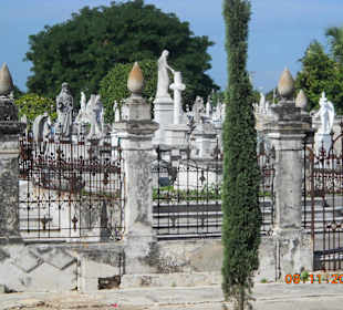 Imposante Grabanlagen