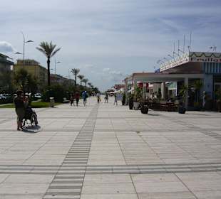 Blick entlang der Strandpromenade