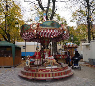 Historisches Kinderkarussell
