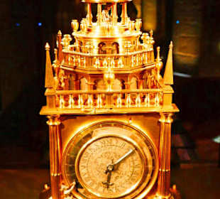 Sehr schöne Uhren für die Kommoden