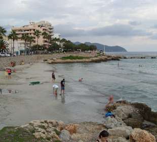 neben dem Hauptstrand