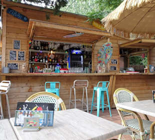 Die Bar im Außenbereich