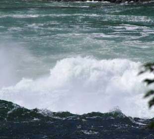 Geiles Bild oben noch Ruhe, aber dann