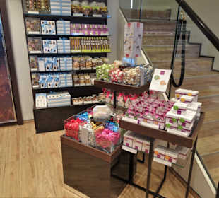 Rundgang durch den Verkaufsraum von Läderach