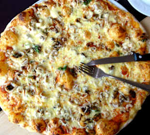 Die gigantische Meeresfrüchte-Pizza