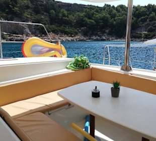 Überdachter Sitzbereich im Heck