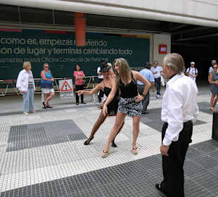 Passanten mußten ran