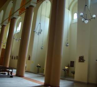 Die Kirche in Timau gleich daneben