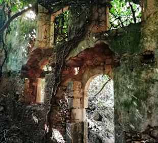 Ruinen des verlassenen Dorfes