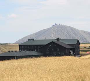 Wiesenbaude mit Schneekoppe